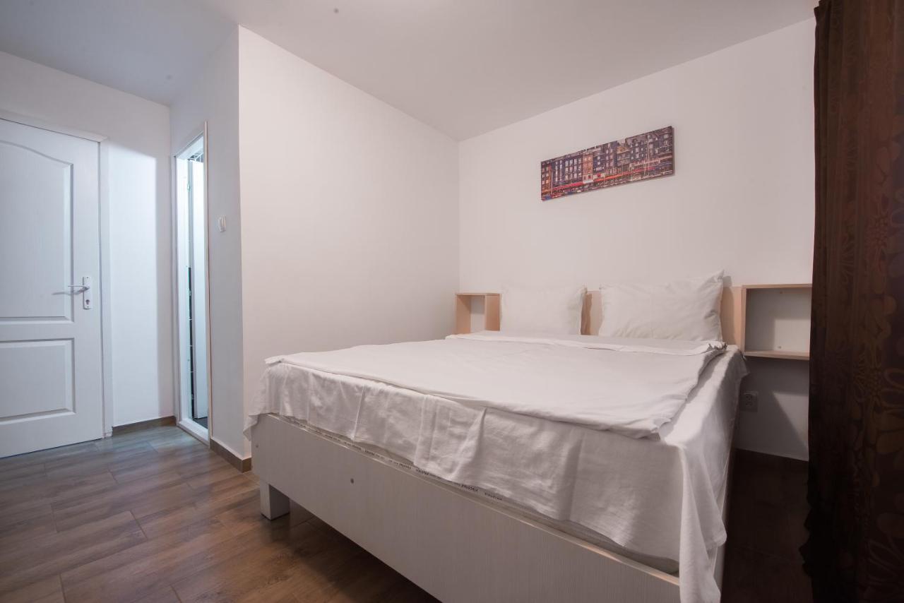 Hotel Casa 4 Odai Douăzeci şi Trei August Exteriér fotografie