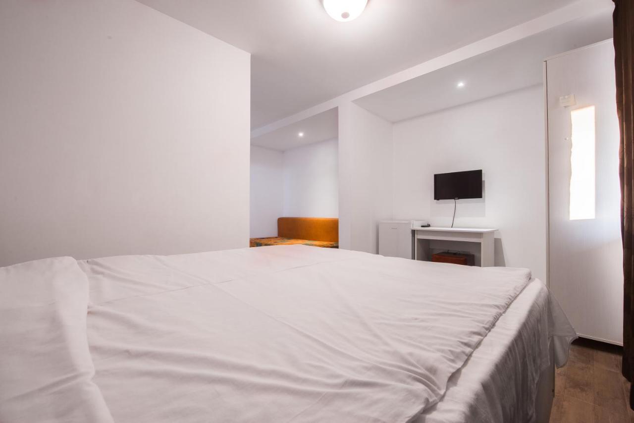 Hotel Casa 4 Odai Douăzeci şi Trei August Exteriér fotografie