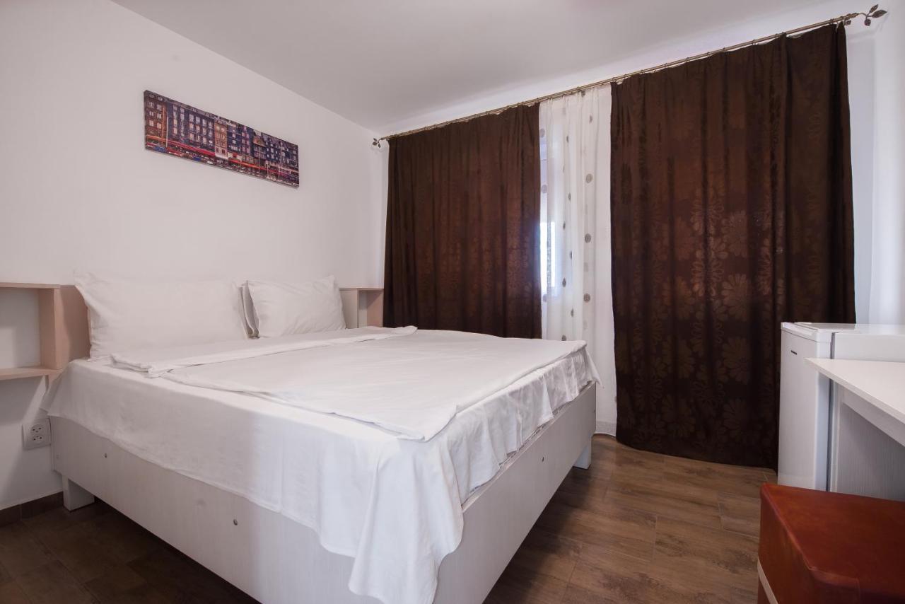 Hotel Casa 4 Odai Douăzeci şi Trei August Exteriér fotografie